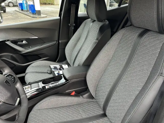 Peugeot 2008 1.2 Hybrid 145 Allure 2025 Hybride Benzine 17