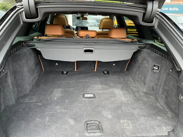 BMW 5 Serie Touring 520i High Executive 2018 Benzine 35