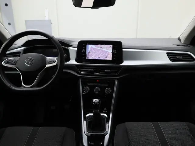 Volkswagen T-Roc 1.0TSI/110PK Life 2023 Benzine 4