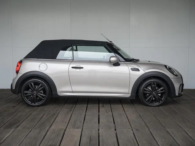 MINI Cooper Cabrio Aut. 2023 Benzine 6