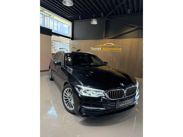 BMW 5 Serie Touring 530i High Executive 2018 Benzine