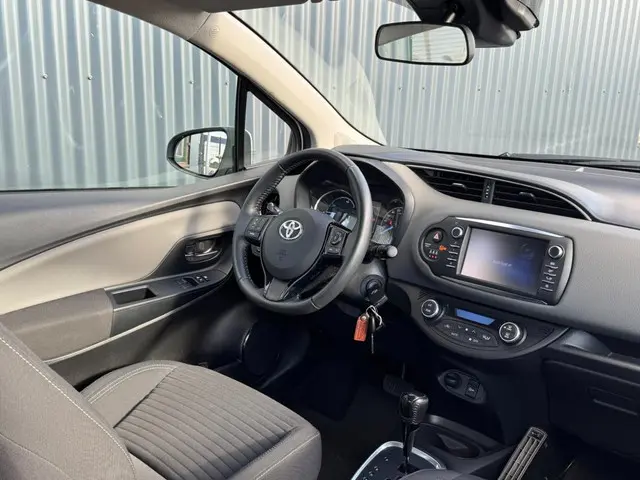 Toyota Yaris 1.5 Hybrid Executive 2018 Hybride Benzine 4