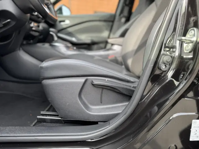 Nissan Juke 1.6 Hybrid N-Connecta 2024 Hybride Benzine 23