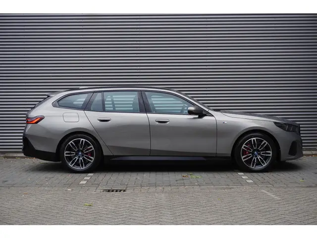 BMW i5 Touring eDrive40 2025 Elektrisch 4