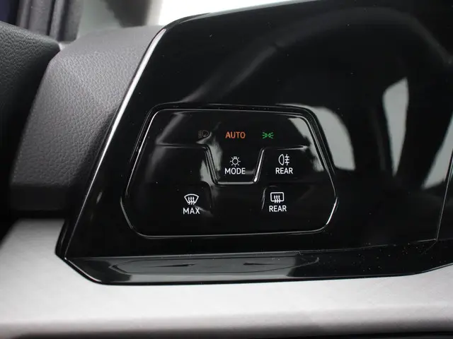 Volkswagen Golf 1.0 eTSI Life Business 2023 Benzine 14