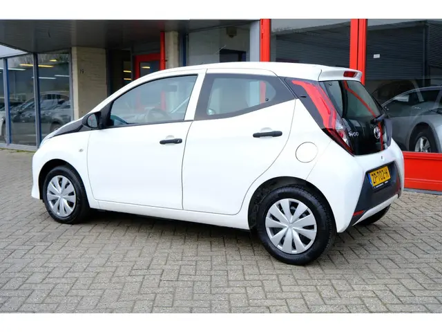 Toyota Aygo 1.0 VVT-i x 5-drs LED-dagrij 2019 Benzine 19