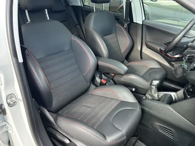 Peugeot 208 1.2 Turbo 110PK GT-line 2018 Benzine 22