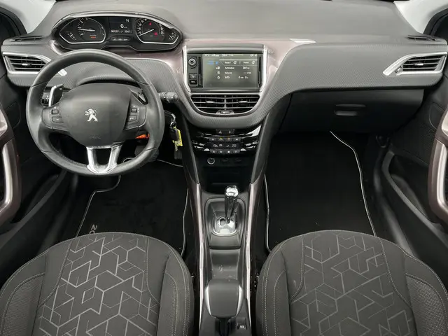 Peugeot 2008 1.2 VTi Active Pack Premium 2014 Benzine 12
