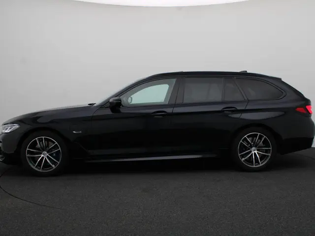 BMW 5 Serie Touring 530e 2023 Hybride Benzine 4