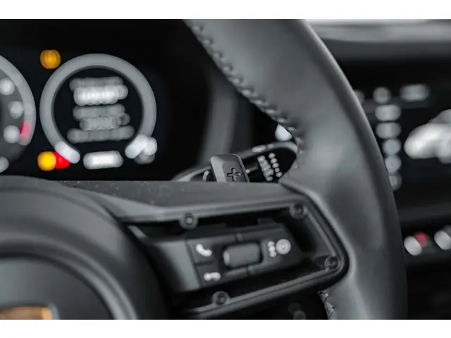 Porsche 911 Carrera GTS 2025 Benzine 24