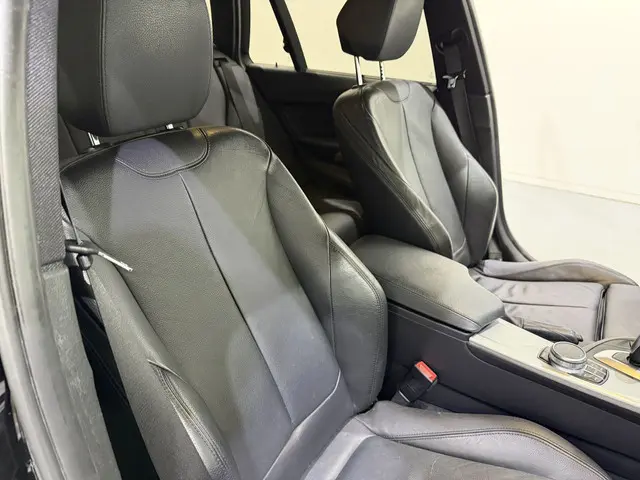 BMW 3 Serie Touring 318i M Sport Aut8 2019 Benzine 30