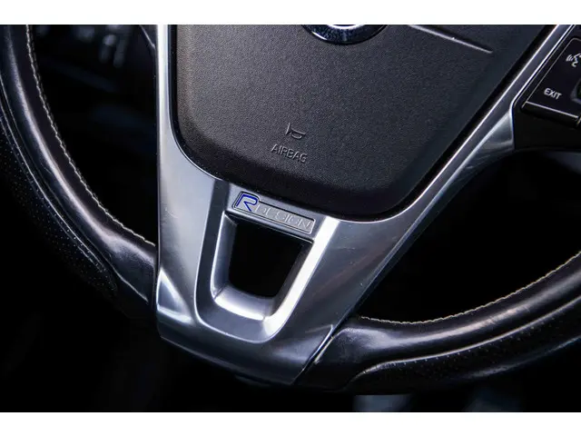 Volvo V40 1.6 T3 R-Design 2015 Benzine 19