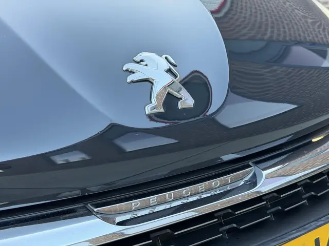 Peugeot 208 1.2 PureTech Signature 2018 Benzine 32