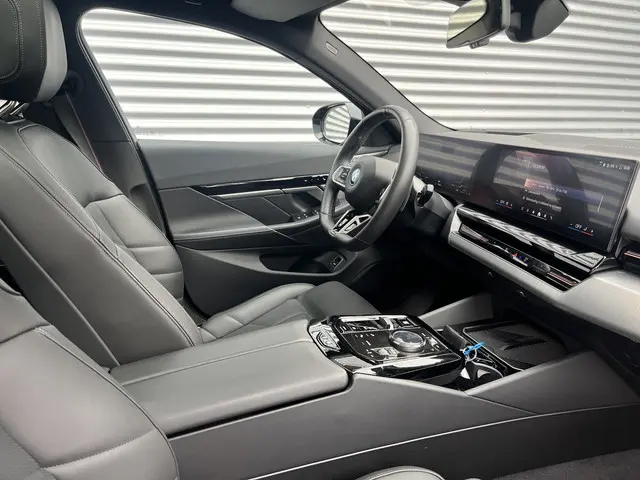 BMW 5 Serie Touring 530e xDrive 2024 Hybride Benzine 36