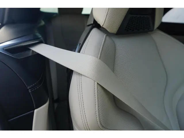 BMW 8 Serie Cabrio M850i xDrive 2021 Benzine 14