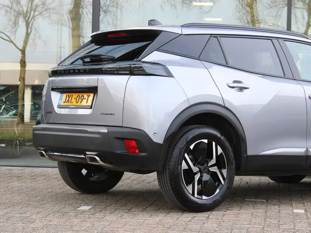 Peugeot 2008 1.2 Hybrid 145 Allure 2025 Hybride Benzine 11