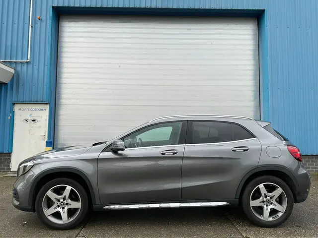 Mercedes-Benz GLA 2