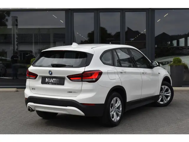 BMW X1 xDrive25e 2022 Hybride Benzine 4
