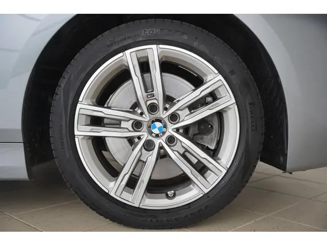 BMW 1 Serie 5-deurs 120i 2022 Benzine 6
