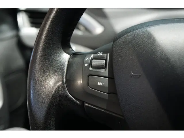 Peugeot 2008 1.2 PureTech Allure 2018 Benzine 27