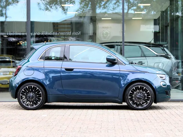 Fiat 500 3+1 La Prima 42 kWh 2023 Elektrisch 7