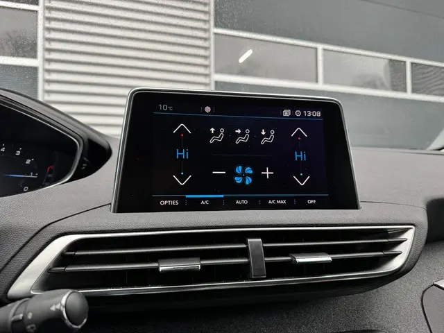 Peugeot 3008 1.2 PureTech Première 2018 Benzine 29