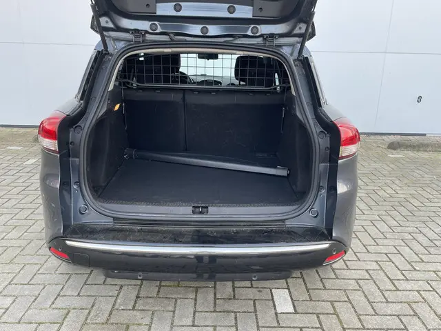 Renault Clio Estate 0.9 TCe Limited 2017 Benzine 9