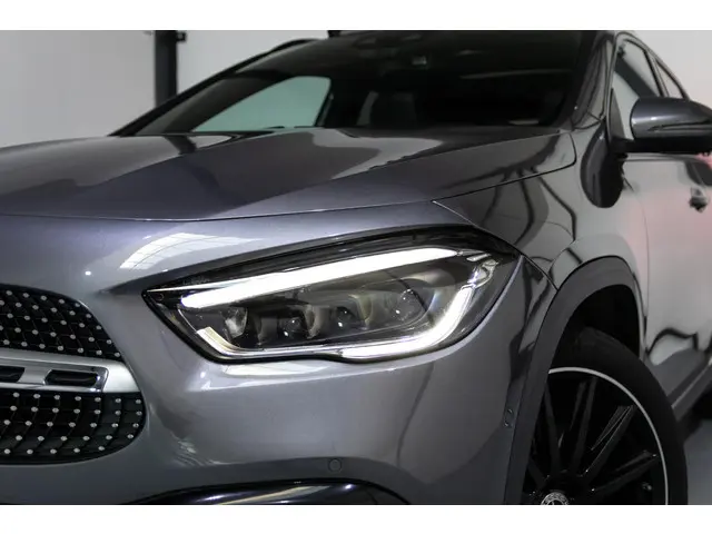 Mercedes-Benz GLA 250 e AMG Line 2021 Hybride Benzine 4