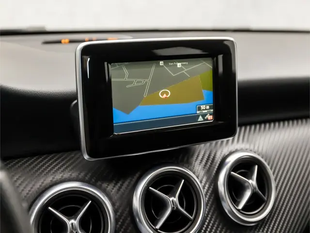 Mercedes-Benz A-Klasse 180 AMG Sport 2015 Benzine 8