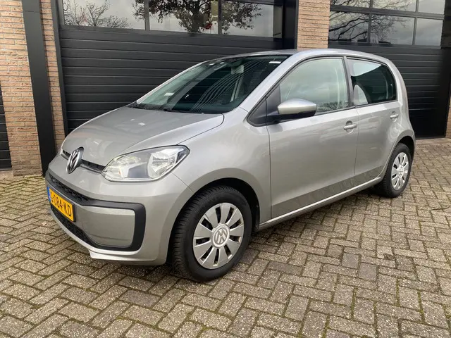 Volkswagen up! 1.0 BMT move up! 2019 Benzine 10