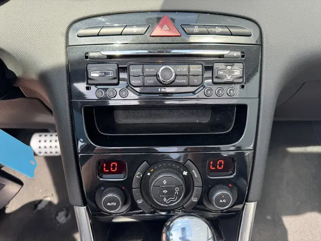 Peugeot 308 CC 1.6 THP Roland Garros 2014 Benzine 36