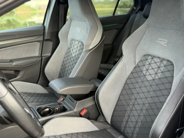 Volkswagen Golf 1.5 eTSI R-Line 2021 Benzine 6
