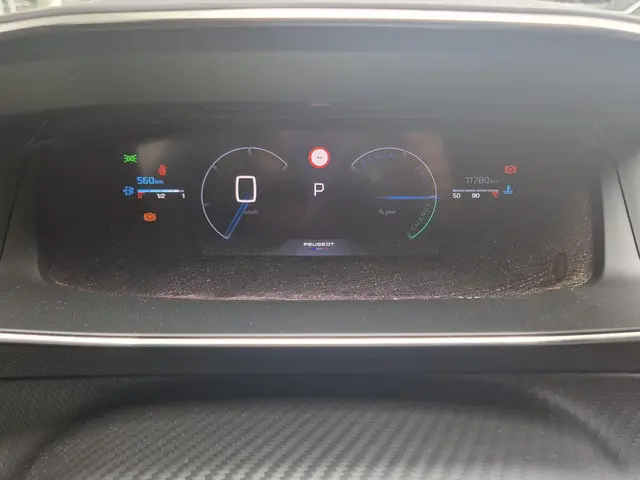 Peugeot 208 Hybrid 136 e-DCS6 GT 2024 Hybride Benzine 23