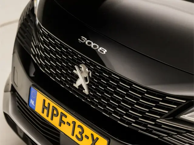 Peugeot 3008 1.6 HYbrid 225 Allure 2022 Hybride Benzine 32