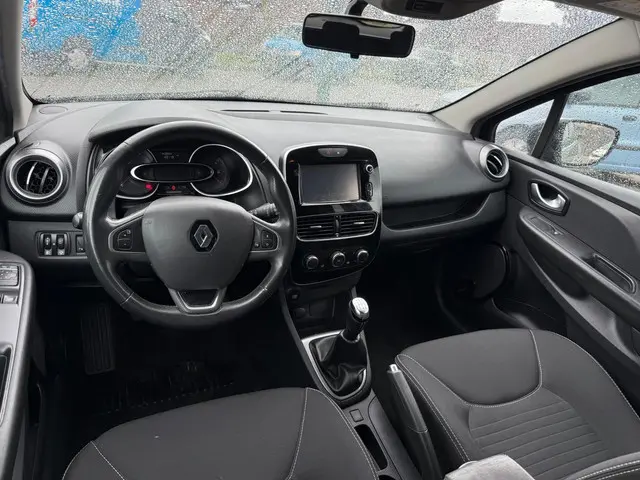 Renault Clio Estate 0.9 TCe Limited 2017 Benzine 15