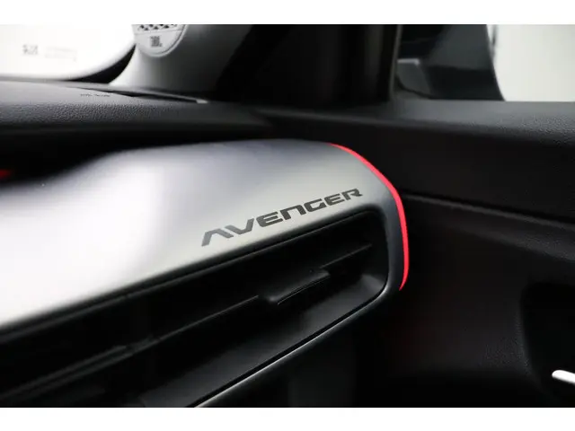 Jeep Avenger 1.2 e-Hybrid Summit 2025 Hybride Benzine 33