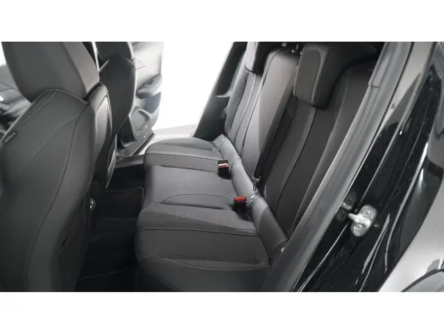 Peugeot 2008 PureTech 130 EAT8 GT 2024 Benzine 33