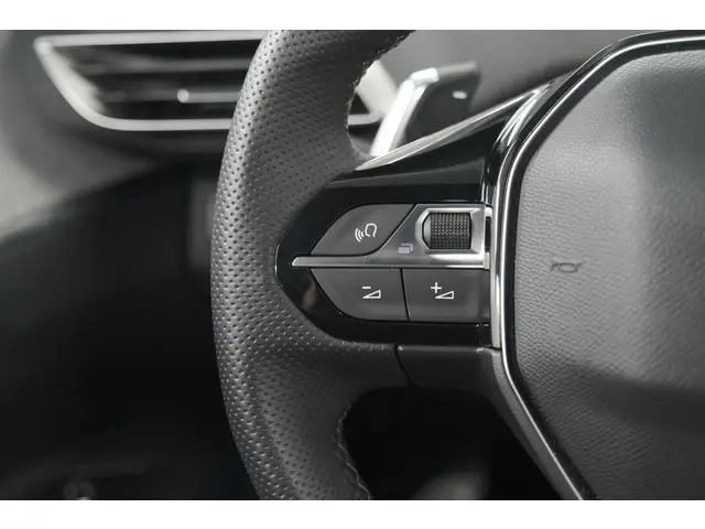 Peugeot 3008 HYbrid4 300 GT 2023 Hybride Benzine 41