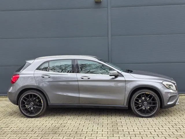 Mercedes-Benz GLA 180 Prestige 2015 Benzine 9