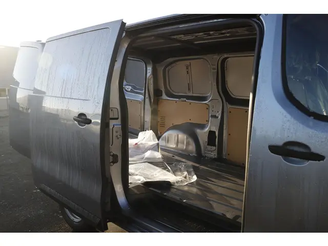 Toyota ProAce Worker 2.0 D-4D Challenger 2024 Diesel 6