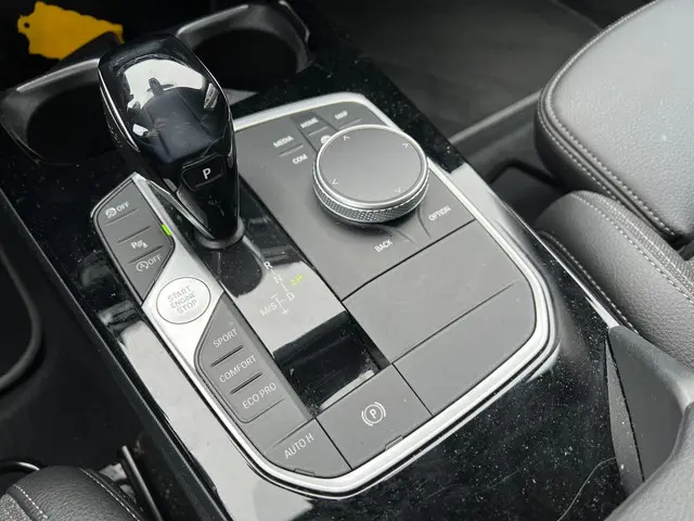 BMW 1 Serie 118i Executive Edition 2020 Benzine 26