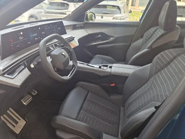 Peugeot 3008 1.2 Hybrid 145 GT 2025 Hybride Benzine 9