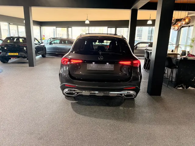 Mercedes-Benz GLC 200 4MATIC AMG Line 2024 Benzine 28