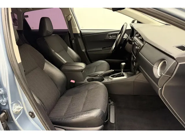 Toyota Auris 1.6 Dynamic 2014 Benzine 16