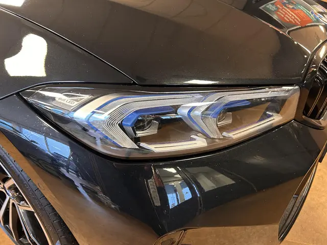 BMW 3 Serie Touring 320e 2024 Hybride Benzine 31