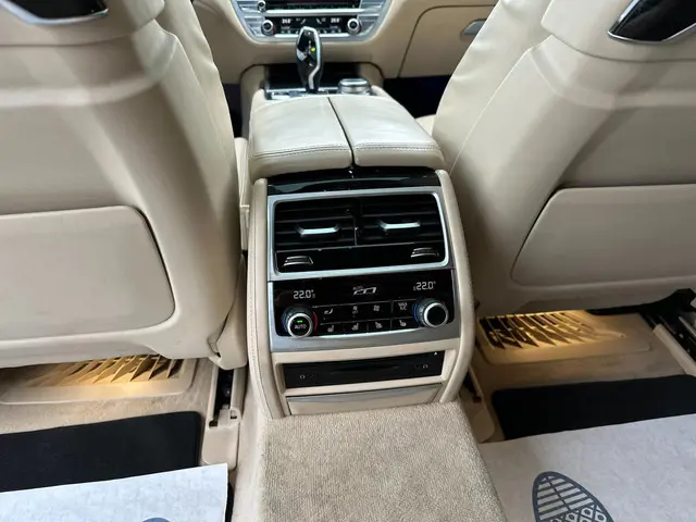 BMW 7 Serie 740Li High Executive 2016 Benzine 28