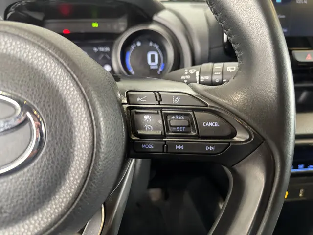 Toyota Yaris 1.5 Hybrid Dynamic 2020 Hybride Benzine 12