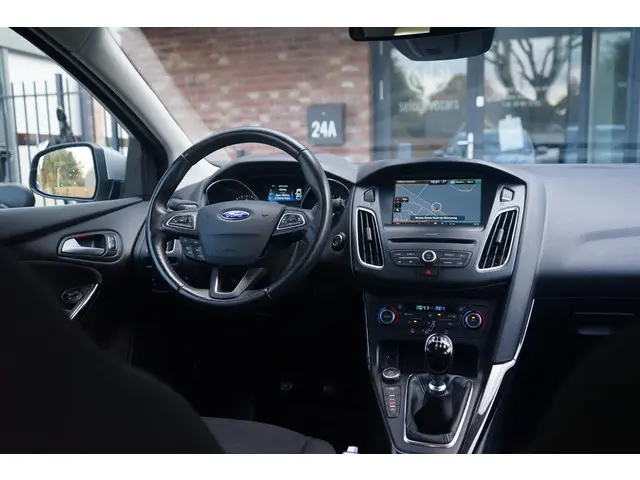 Ford Focus Wagon 1.0 EcoBoost Titanium 2016 Benzine 32