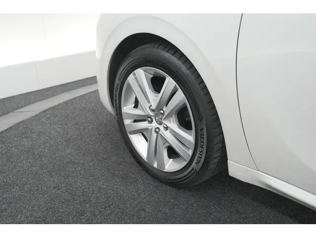 Peugeot 208 PureTech 82 Signature 2018 Benzine 16