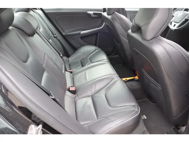Volvo S60 2.0 D4 R-Design 2015 Diesel 16